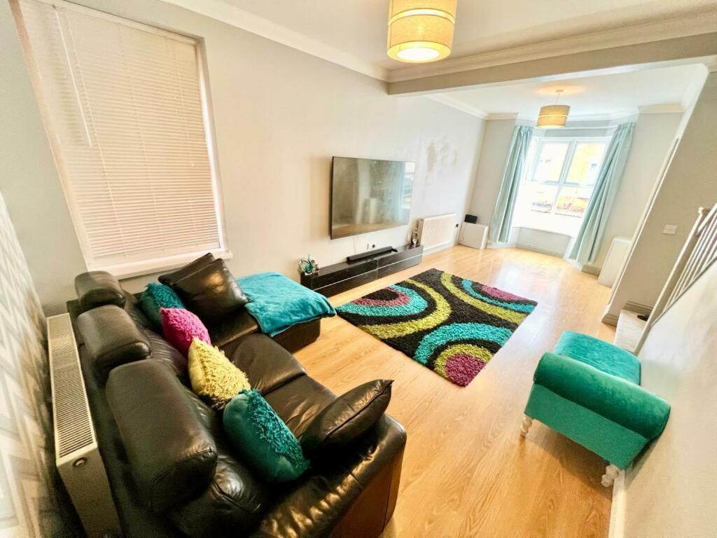 Lovely Spacious Room Near Train Station And University Dallington  외부 사진