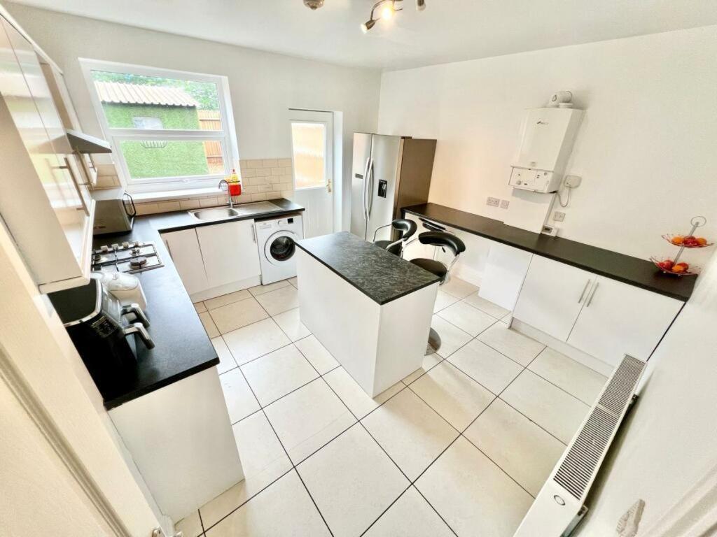 Lovely Spacious Room Near Train Station And University Dallington  외부 사진