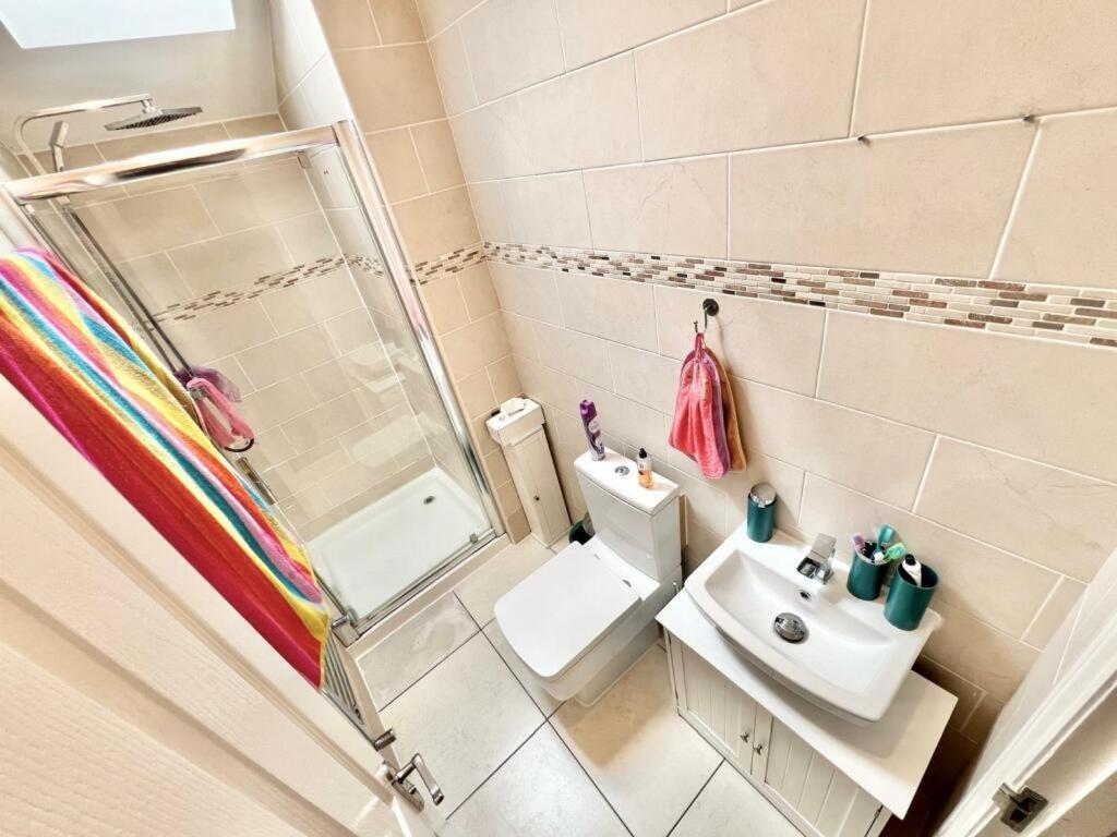 Lovely Spacious Room Near Train Station And University Dallington  외부 사진